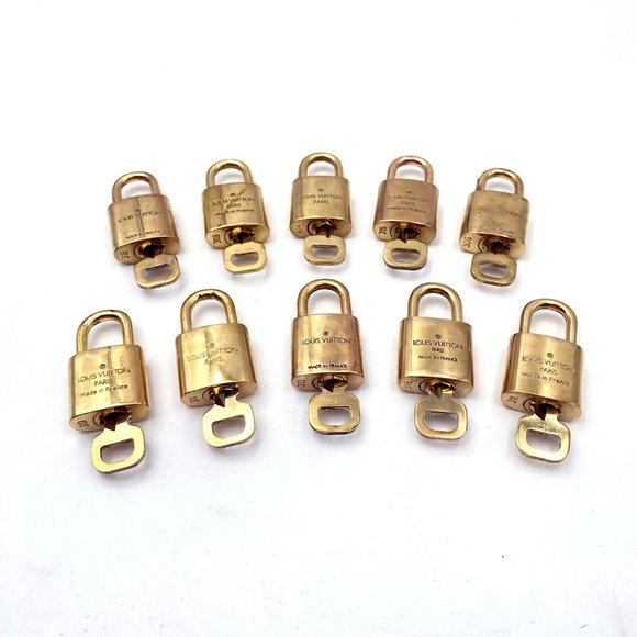 Louis Vuitton - Set of 10 Padlocks with key - Brass Gold - Random numbers - Picture 7 of 10